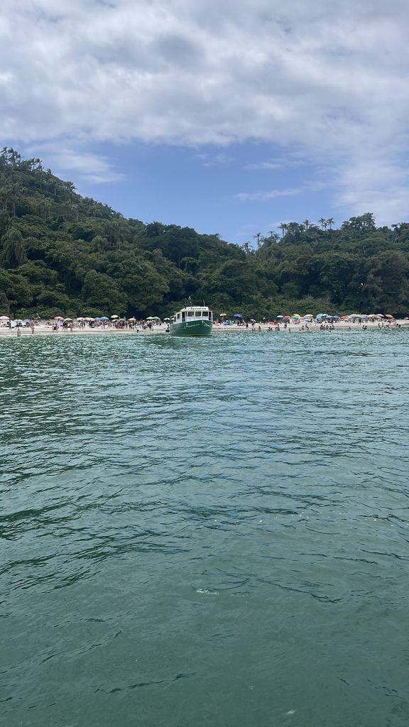 passeios da barra da lagoa à 
 Ilha do Campeche em Florianópolis lary di lua